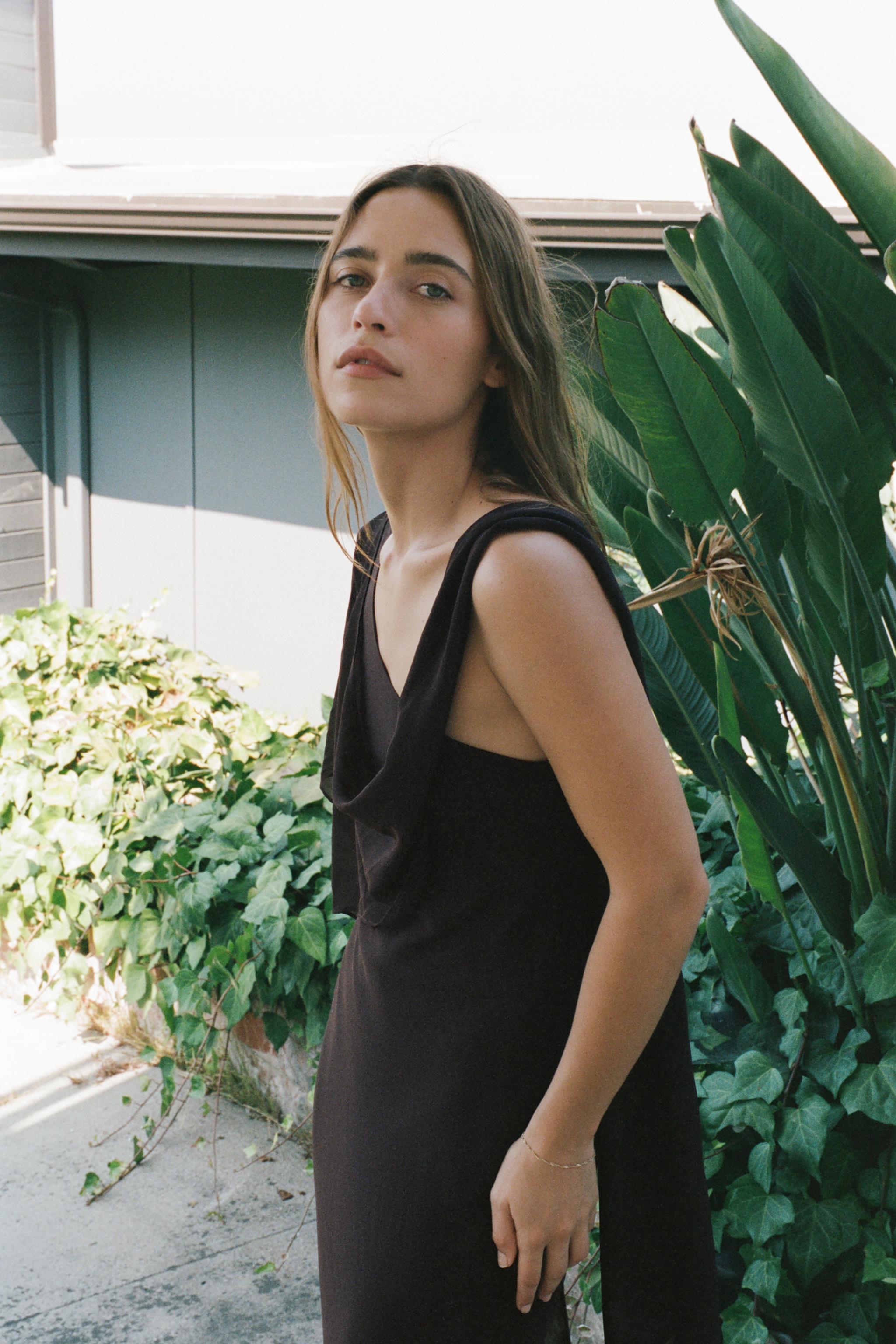 ROBE ASYMÉTRIQUE CAPE LIMITED EDITION